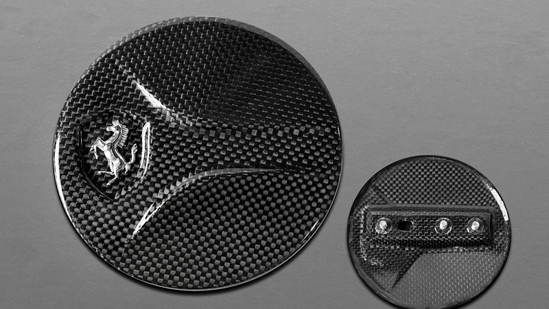 Photo of Capristo Full carbon tank cap with rear screw for the Ferrari F8 Tributo/Spider - Image 1